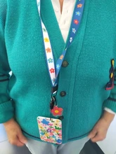 Cordón de flores hermosas para tarjetas de crédito, tarjetero titular de la identificación, bolso de viaje, banco, autobús, insignia, novedad