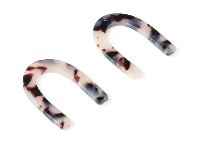 Blonde Tortoise Shell Charm with 3 Holes - Acetate Earring Charms - U Shaped Pendant - 6Pcs/Lot - 34.61x26.25x2.55mm - AC1305
Blonde Tortoise Shell Charm with 3 Holes - Acetate Earring Charms - U Shaped Pendant - 6Pcs/Lot - 34.61x26.25x2.55mm - AC1305