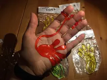 PALMA DE LA MANO pegajosa para niños, 2 uds., recuerdo de fiesta, premios, regalo de cumpleaños