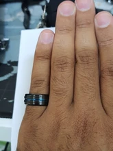 Anillo de titanio para hombre, Surface negro, azul, ranura interior, cara azul, anillo de acero inoxidable, luz de temperamento de lujo