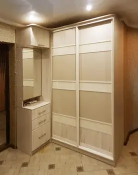 Прихожая из 2-х симметричных секций 
Прихожая из 2-х симметричных секций