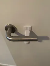 Cerradura de palanca de puerta de Cerradura de seguridad para bebés, accesorio de seguridad a prueba de niños, manija de palanca adhesiva, Compatible con estándar, 1 ud.