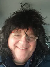 Gres-Peluca de cabello sintético largo para hombre y mujer, postizo de pelo femenino de Color negro, cabeza hinchada Punk para Halloween, fibra de alta temperatura