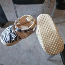Zapatos de verano para niños recién nacidos, zapatos de cuna blandos, zapatillas antideslizantes con lazo a rayas, 0 a 18M