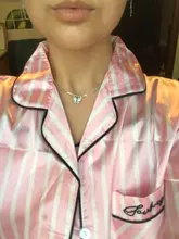 Gargantilla de mariposa acrílica deslumbrante, collar con cadena de diamantes de imitación, collar sencillo de Color blanco y negro, joyería Coreana de Animal