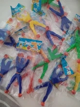 Juego de 30 Uds. De juguetes elásticos para niños, que incluyen 30 martillos adhesivos para manos, Color aleatorio