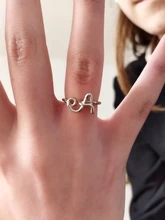 A-Z Unisex de Color dorado y plateado, 26 letras iniciales, anillos con nombre para hombre y mujer, sortijas creativas de aleación geométricas, joyería al por mayor