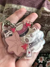 LLavero de acrílico con forma de V para hombre y mujer, llavero con colgante de juego, llavero para niños, joyería