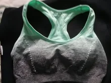 THUNSHION alto estiramiento transpirable deportes sujetador Top Fitness mujeres acolchado Sport Bra para Running Yoga Gym Seamless sujetador gradiente