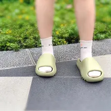 Zapatillas de casa para niño y niña, chanclas deslizantes de verano, zapatillas de Interior de fondo suave para bebé, zapatos de amor para playa, estilo familiar