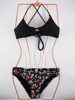 2020 new solid color bikini bikini suit push-up style Black
2020 new solid color bikini bikini suit push-up style Black