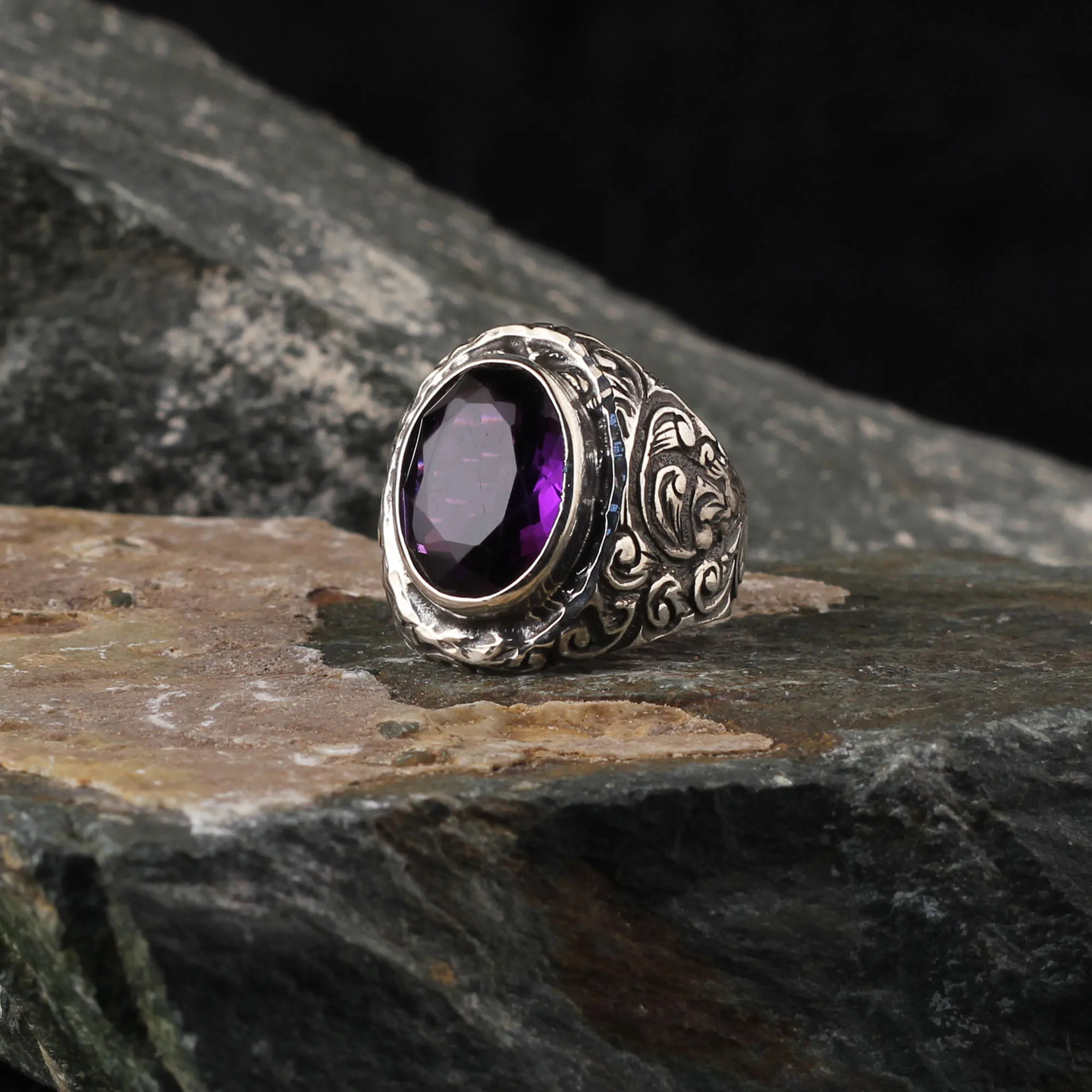 Zircon Stone handmade men's ring 925 sterling silver 2022 new model modern high quality fashion ring with motifs
Zircon Stone handmade men's ring 925 sterling silver 2022 new model modern high quality fashion ring with motifs
