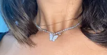 Gargantilla de mariposa acrílica deslumbrante, collar con cadena de diamantes de imitación, collar sencillo de Color blanco y negro, joyería Coreana de Animal