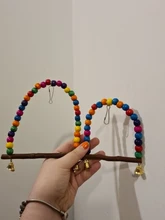 Columpio de madera Natural para loros, jaula colgante para mascotas con cuentas de colores, suministros para pájaros, campanas, juguetes, 1 unidad