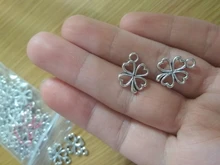 Dijes colgantes de trébol para fabricación de pulseras, TRÉBOL DE LA SUERTE de Color plata antigua, joyería artesanal, amuletos de la suerte, 20 Uds.