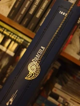 Marcapáginas de Metal creativo del universo misterioso, diseño calado, regalo, 95mm x 73mm, envío gratis