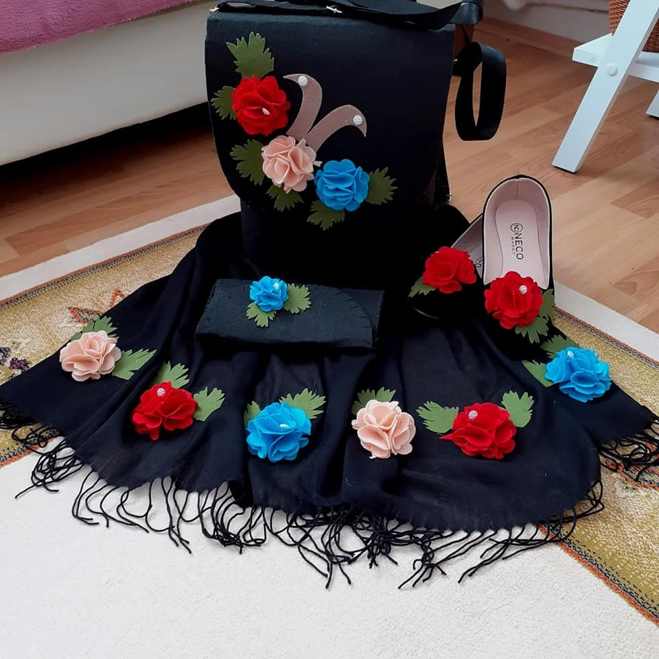 With Flower Perfect combination Women handmade Bag, shoe, shawl, wallet, all together,
With Flower Perfect combination Women handmade Bag, shoe, shawl, wallet, all together,