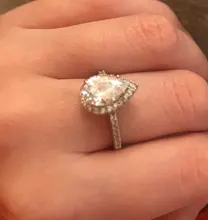 Huitan gran oferta diseño de gota de agua las mujeres anillo de Micro pavimentado de circón de cristal elegante vestido de novia joyería de compromiso anillo para amante