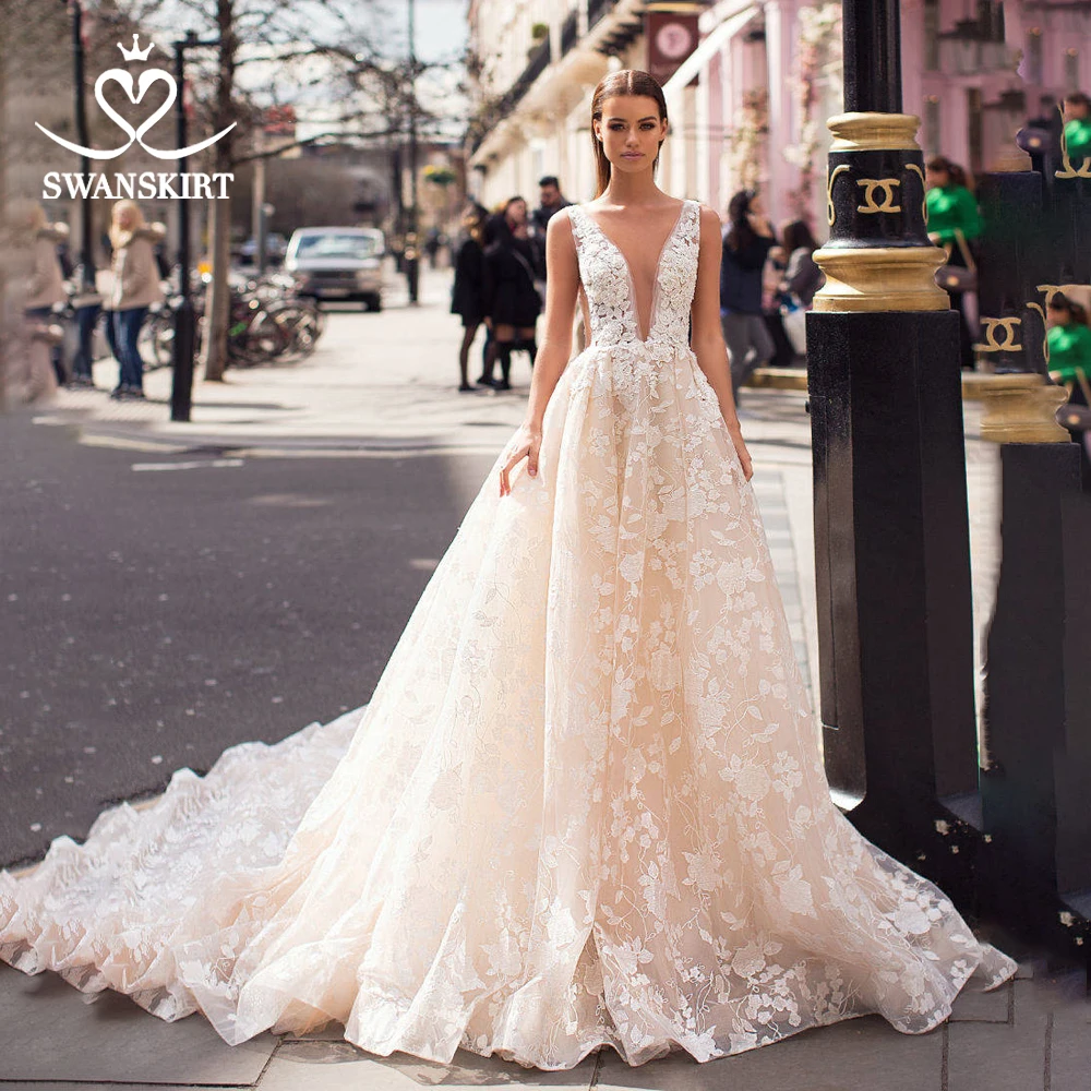 

Romantic Princess Wedding Dress 2019 Swanskirt V-neck Appliques Lace A-Line Beaded Court Train Bride grown vestido de noiva I170