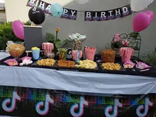 Suministros de fiesta, tema TIK, cartel de impresión de cumpleaños, globo, pastel, cartel de música, banderas, decoración superior