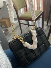 Bolso de hombro con cadena de Metal grueso para mujer, bandolera cuadrada tejida suave, a la moda, con personalidad, de alta calidad