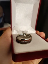Anillos de madera de carburo de tungsteno para hombre y mujer, incrustaciones de flecha de acero, anillo de compromiso clásico, banda de cúpula pulida, ajuste cómodo