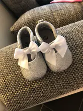 Zapatillas de primeros pasos para bebé, zapatos con lazo de princesa de PU, corazón amoroso, lazo con cordones, suela de cuna brillante, 2019