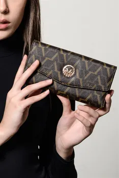 Women's 4193 Coffee Lady Wallet 19 V69 ITALIA 4193 Model High Quality PU Made in Turkey
Women's 4193 Coffee Lady Wallet 19 V69 ITALIA 4193 Model High Quality PU Made in Turkey
