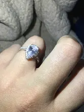 Huitan gran oferta diseño de gota de agua las mujeres anillo de Micro pavimentado de circón de cristal elegante vestido de novia joyería de compromiso anillo para amante