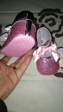 Zapatillas de primeros pasos para bebé, zapatos con lazo de princesa de PU, corazón amoroso, lazo con cordones, suela de cuna brillante, 2019