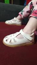 Sandalias Retro huecas de verano para niñas, zapatos de cuero suave Retro de princesa, microfibra, suela muscular de vaca superior, media sandalia para bebé