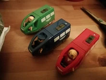 Juego de juguetes para trenes a Control remoto para niños, juguete de tren eléctrico a Control remoto, conectado con vías de vía férrea de madera, regalo interesante