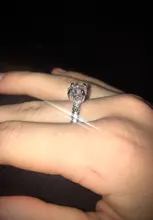 Encanto repleto de circonita anillo de compromiso de cristal de las señoras de moda anillo de nuevo 2020