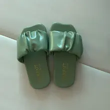 Sandalias de verano para niñas, chanclas plisadas con volantes, de princesa, para baño, natación, interior y exterior