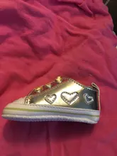 Zapatos con estampado de corazón de amor para bebé, zapatos de cuna de cuero PU dorado para primeros pasos, con ribete de fondo suave, mocasines para bebé recién nacido