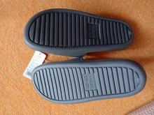 2021 NOVEDAD DE VERANO zapatillas de los hombres es EVA de celosía interior antideslizante suela gruesa pantuflas domésticas para baño par hoteles Hostel de zapatos