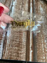 Broche de acero inoxidable personalizado con nombre para hombre y mujer, chapa personalizable con nombre, Pin de solapa, regalo de moda