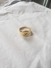 Redondo de acero inoxidable inicial anillo con el alfabeto brillante mujeres hombres Unisex Color oro A-Z 26 carta anillos de dedo al por mayor de la joyería