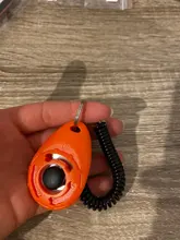 1 pieza Gato perro Clicker plástico nuevo perros haga clic en entrenador ayuda también Correa de muñeca ajustable Cadena de llaves sonoras perro suministros