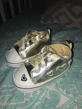 Zapatos con estampado de corazón de amor para bebé, zapatos de cuna de cuero PU dorado para primeros pasos, con ribete de fondo suave, mocasines para bebé recién nacido