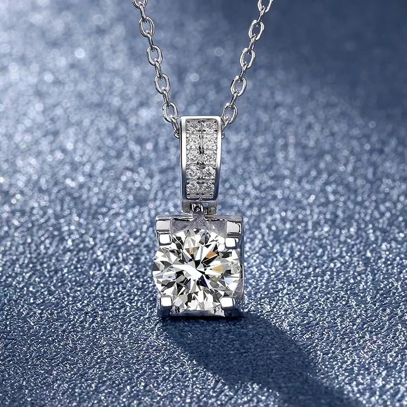 

Classic 925 Sterling Silver 1ct D Color VVS1 Moissanite Necklace Women Jewelry Plated Platinum 4 Prong Charm Necklace Gift