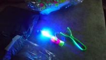 Juguete para bebé con forma de y, 50 Uds., color aleatorio, flecha recta, juguete volador, iluminación LED, juguetes Flash, catapulta para fiesta, regalo divertido