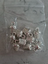 10 Uds. De abalorios de pastel 3D para cupcakes, 13x10x8mm, joyería tibetana DIY Retro, pulsera, collar de bronce antiguo, colgante de Color plateado