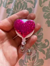 Carrete de lentejuelas de amor corazón brillante, soporte retráctil para insignia de médico, enfermera, porta tarjetas de identificación, llavero con tirador, suministros de oficina, 1 ud.