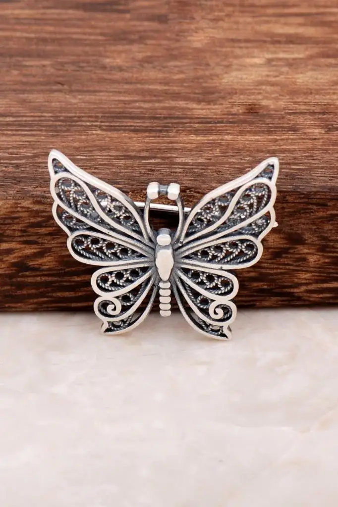 Filigree Embroidered Butterfly Design Silver Brooch 327Hand Made Jewellery
Filigree Embroidered Butterfly Design Silver Brooch 327Hand Made Jewellery