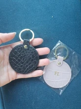 Llavero redondo de cuero Saffiano con diseño de cocodrilo y letras, llavero redondo personalizado