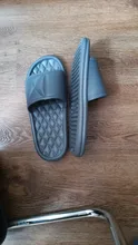 2021 NOVEDAD DE VERANO zapatillas de los hombres es EVA de celosía interior antideslizante suela gruesa pantuflas domésticas para baño par hoteles Hostel de zapatos