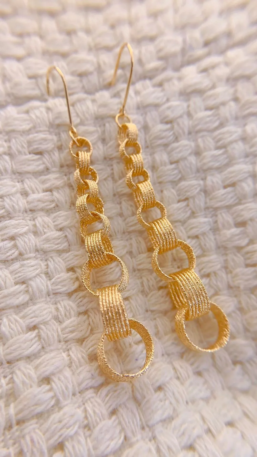 MADALENA SARARA Pure 18k Yellow Gold Women Earrings High Grade Dangle Women Earrings Interlocking AU750 Car Pattern Craft MADALENA SARARA Pure 18k Yellow Gold Women Earrings High Grade Dangle Women Earrings Interlocking AU750 Car Pattern Craft