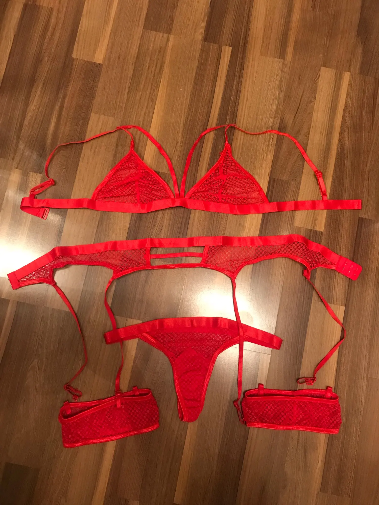 Комплект Softline Collection Dolores бюстгальтер, пояс и стринги, черный, 3XL 55911893110 - Soft Line collection - Эротические комплекты: трусики с поясом - Купить