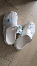 Sandalias de playa para mujer, zapatos de Crocs ligeros de EVA, calzado plano Unisex, zapato colorido, verano, 2021